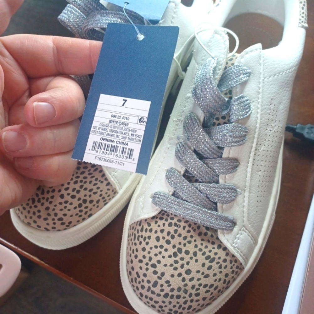 International threads size 7 nwt shoes